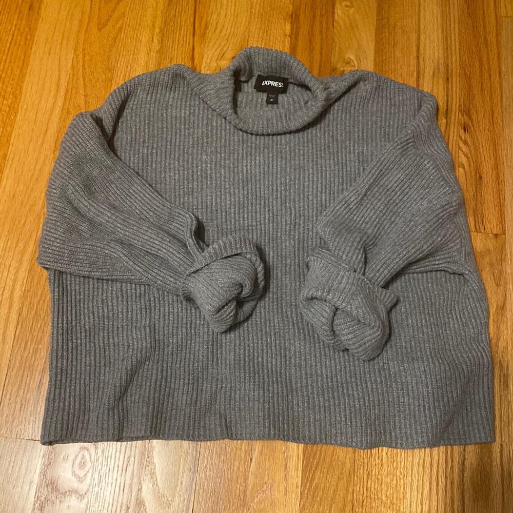 Express cropped sweater - M